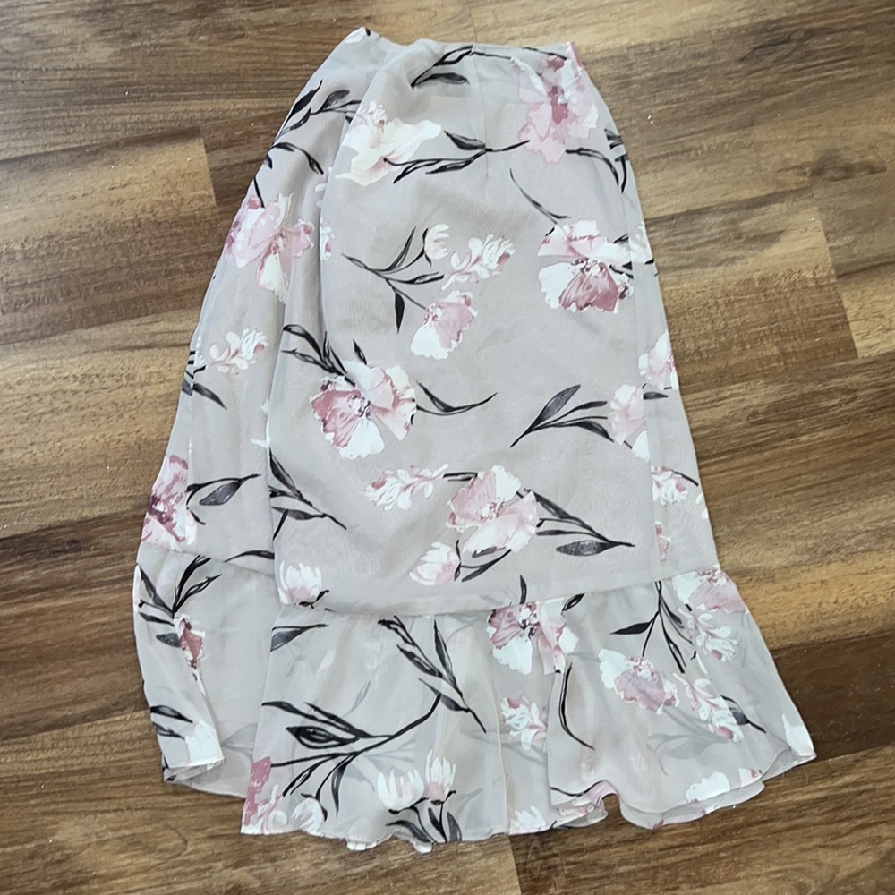 Lulu’s Floral Wrap MIDI Skirt - Picture 5 of 6